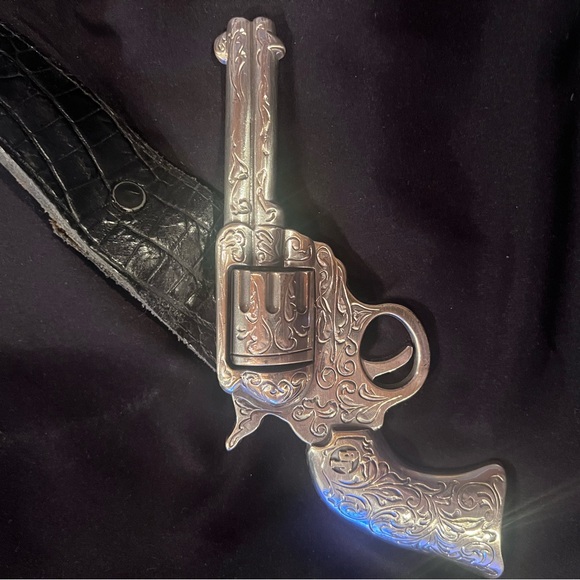 Junk Gypsy Gun Buckle with Black Crocodile Stamp Leather Belt - Picture 2 of 11